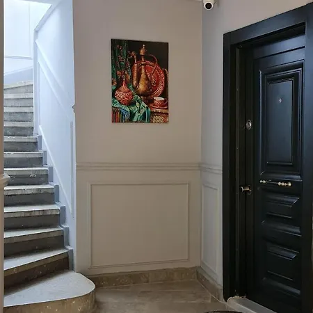 Cozy Next To Mosque Apartment *
