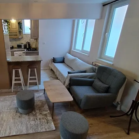 Cozy Next To Mosque Apartment *